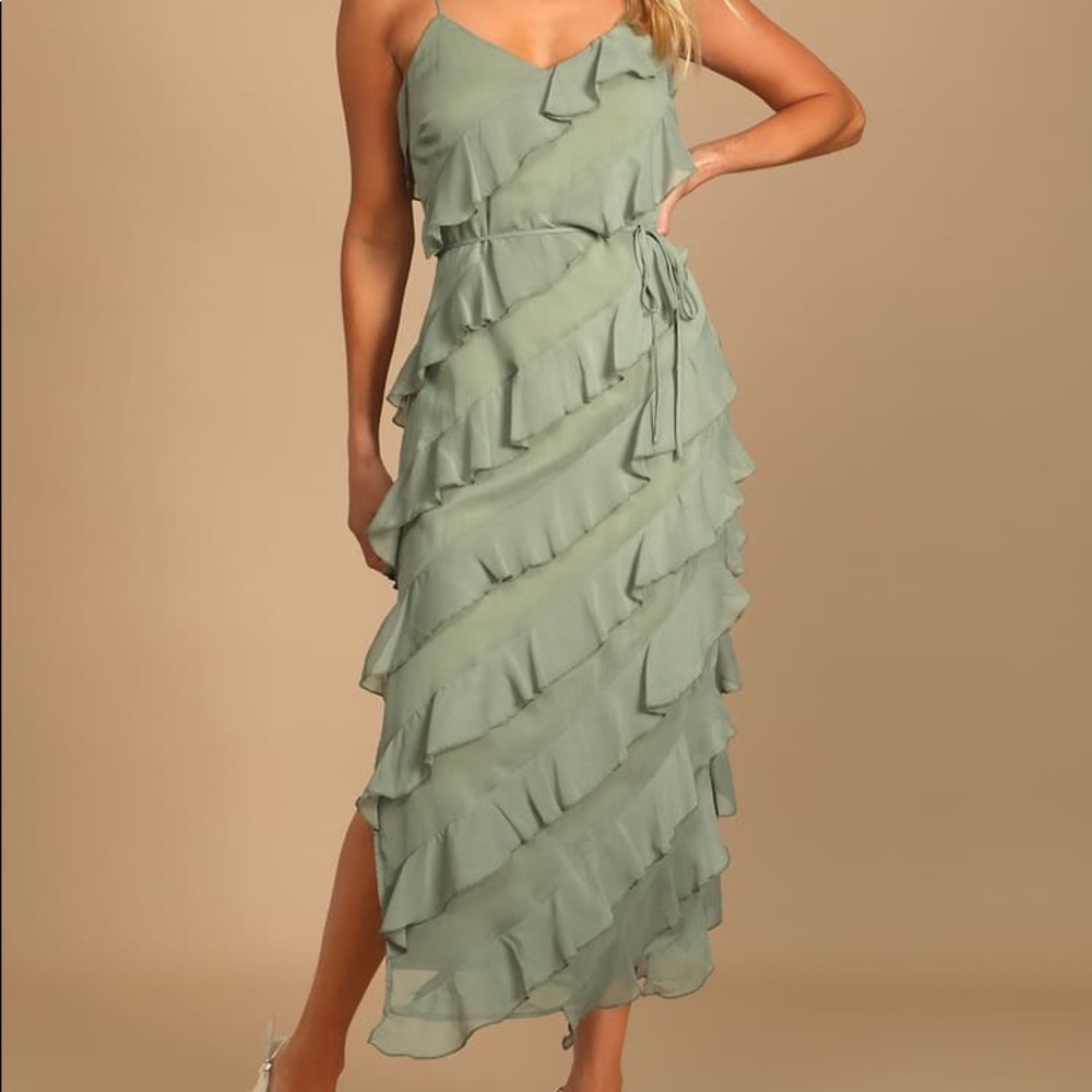 NWT,  Lulus, sage green tiered ruffled midi dress, size Large.